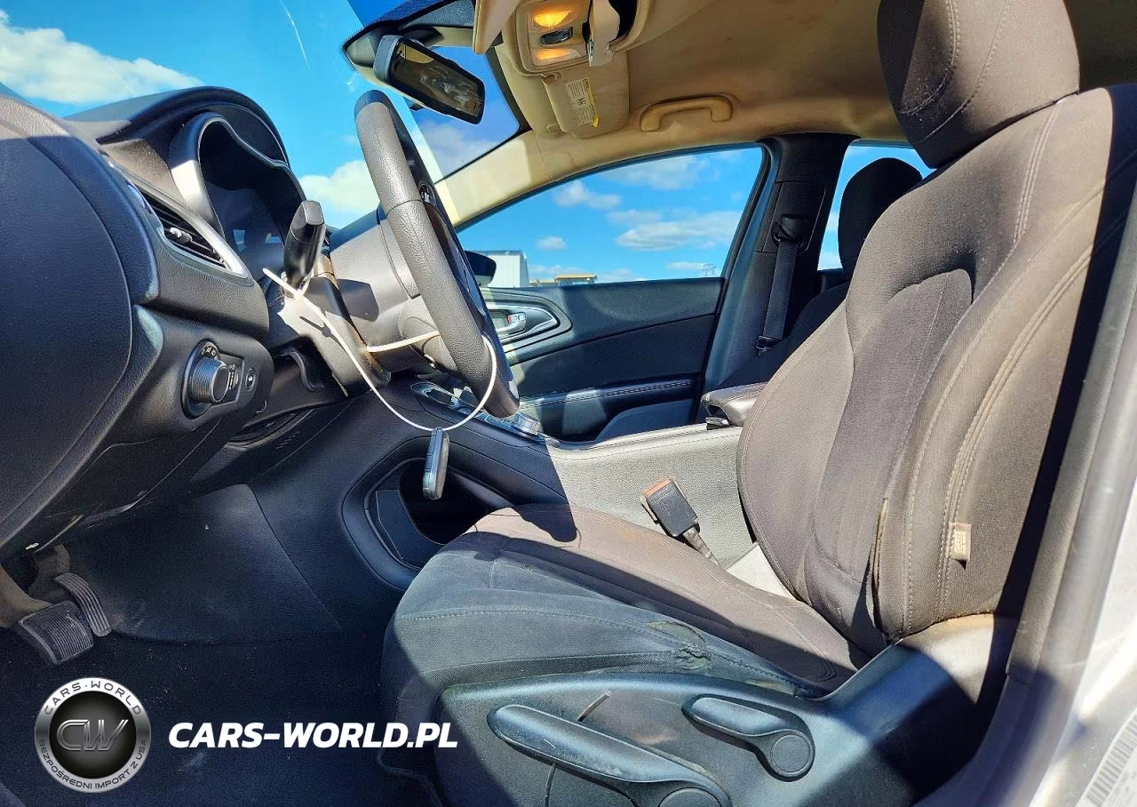 2015 Chrysler 200 Limited VIN:1C3CCCAB5FN700893 - 7