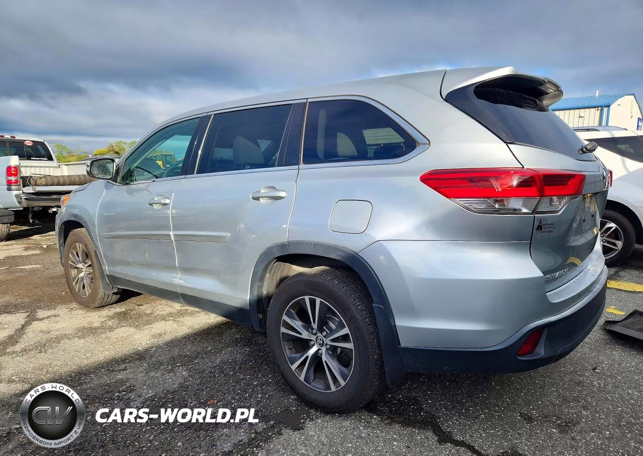 2019 Toyota Highlander Le VIN:5TDBZRFH2KS974529 - 2