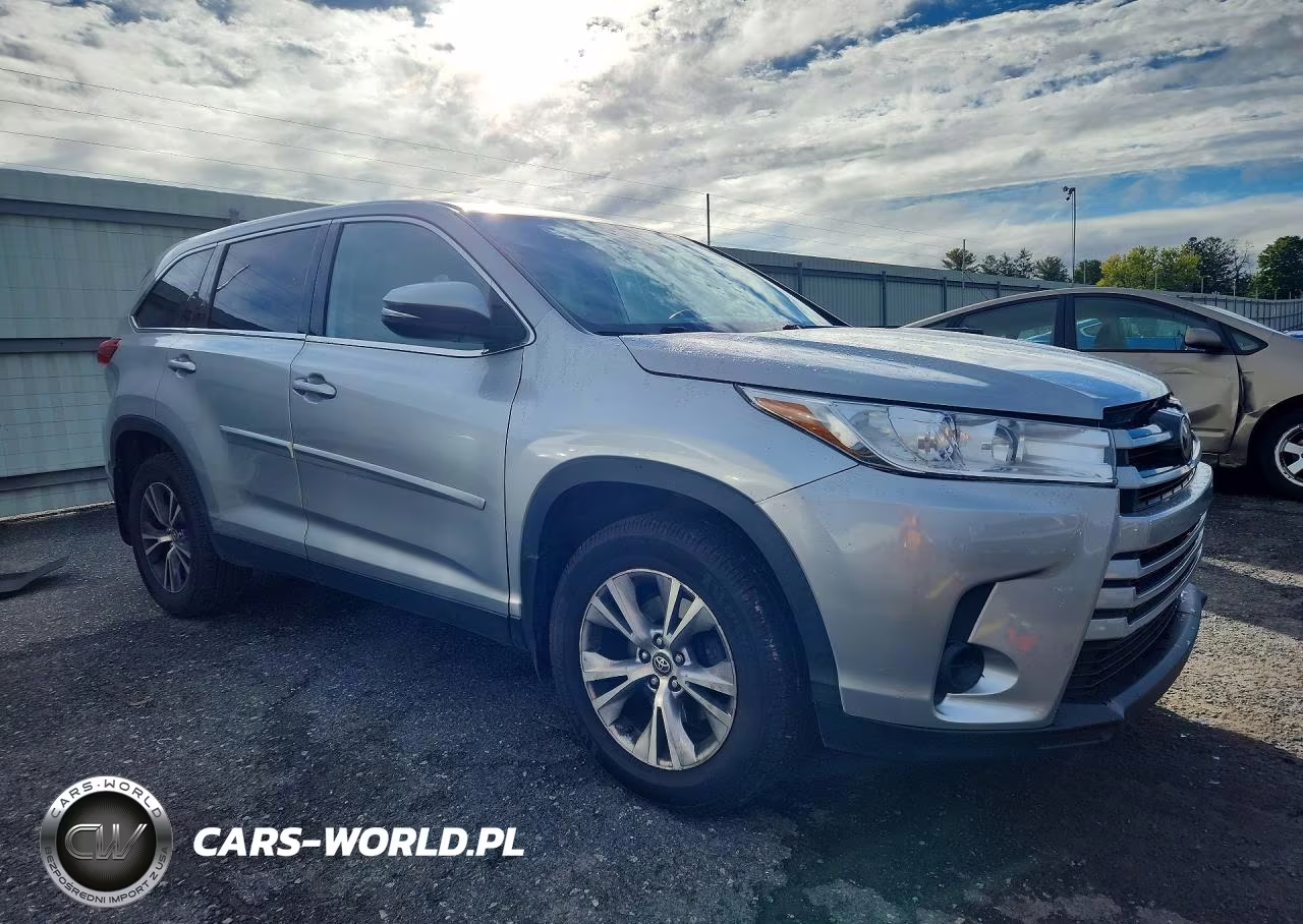 2019 Toyota Highlander Le VIN:5TDBZRFH2KS974529 - 4