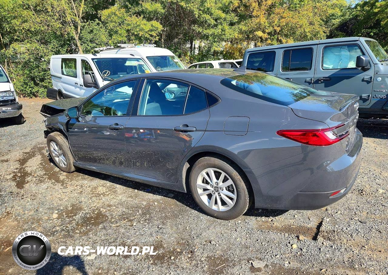 2025 Toyota Camry Le VIN:4T1DAACK0SU138579 - 2