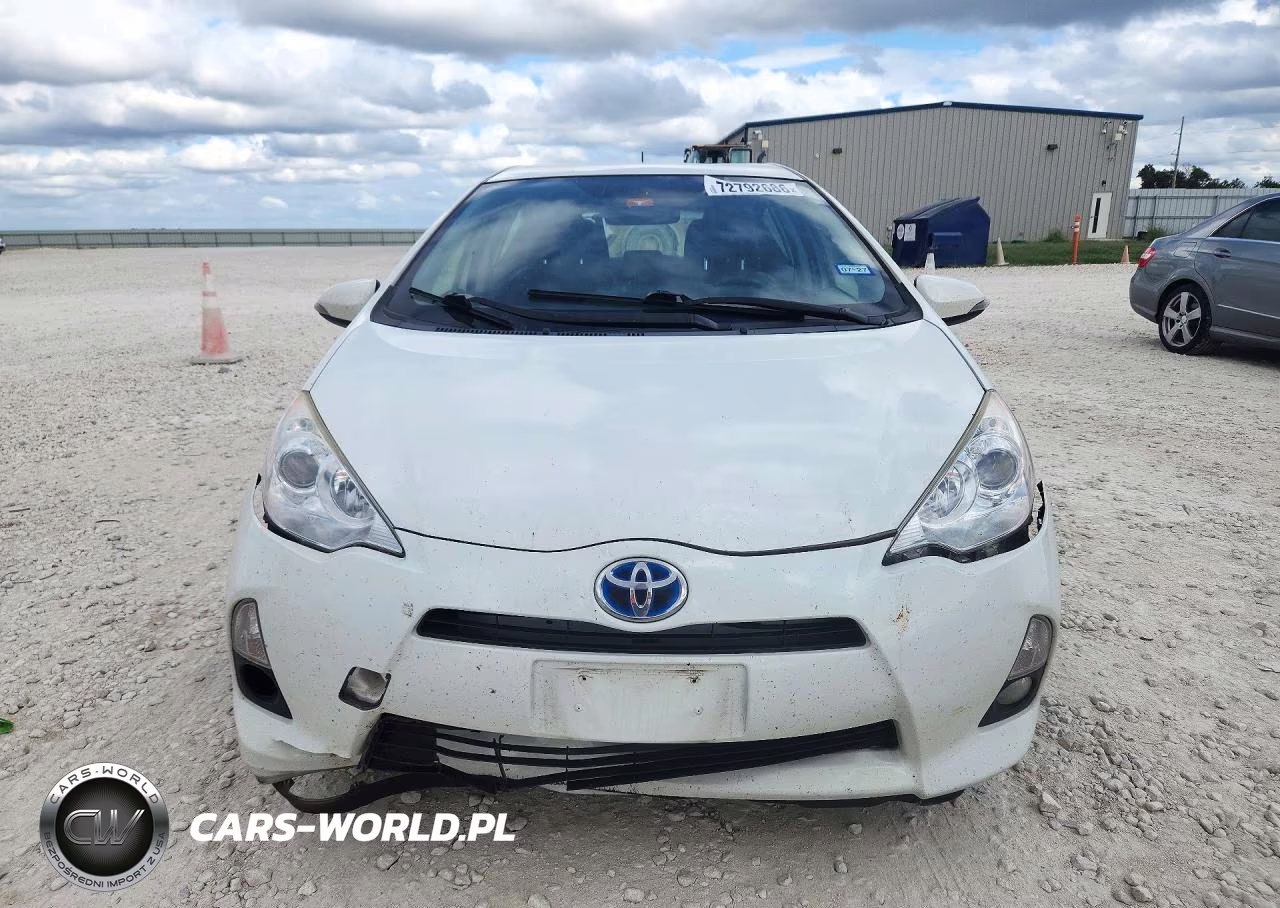2014 Toyota Prius C Four VIN:JTDKDTB35E1561916 - 5
