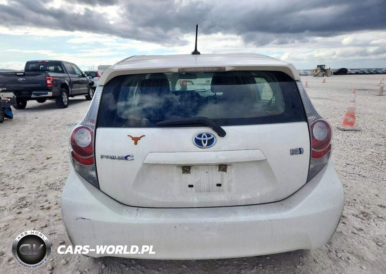 2014 Toyota Prius C Four VIN:JTDKDTB35E1561916 - 6