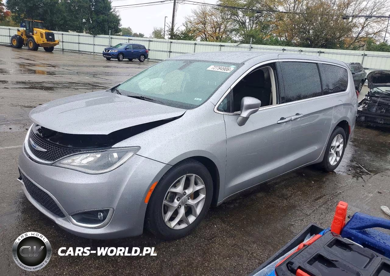 2018 Chrysler Pacifica Touring Plus VIN:2C4RC1FG9JR294062 - 1