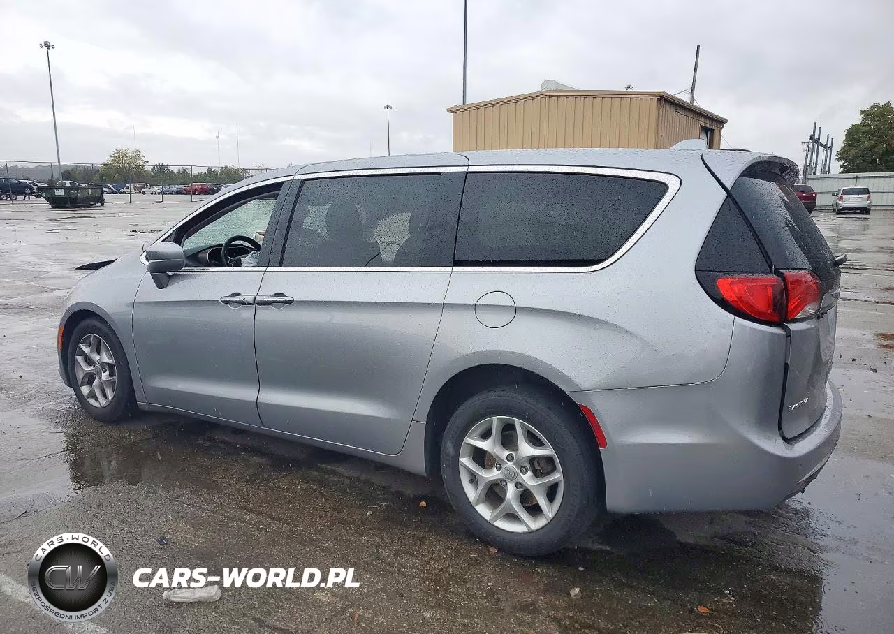 2018 Chrysler Pacifica Touring Plus VIN:2C4RC1FG9JR294062 - 2