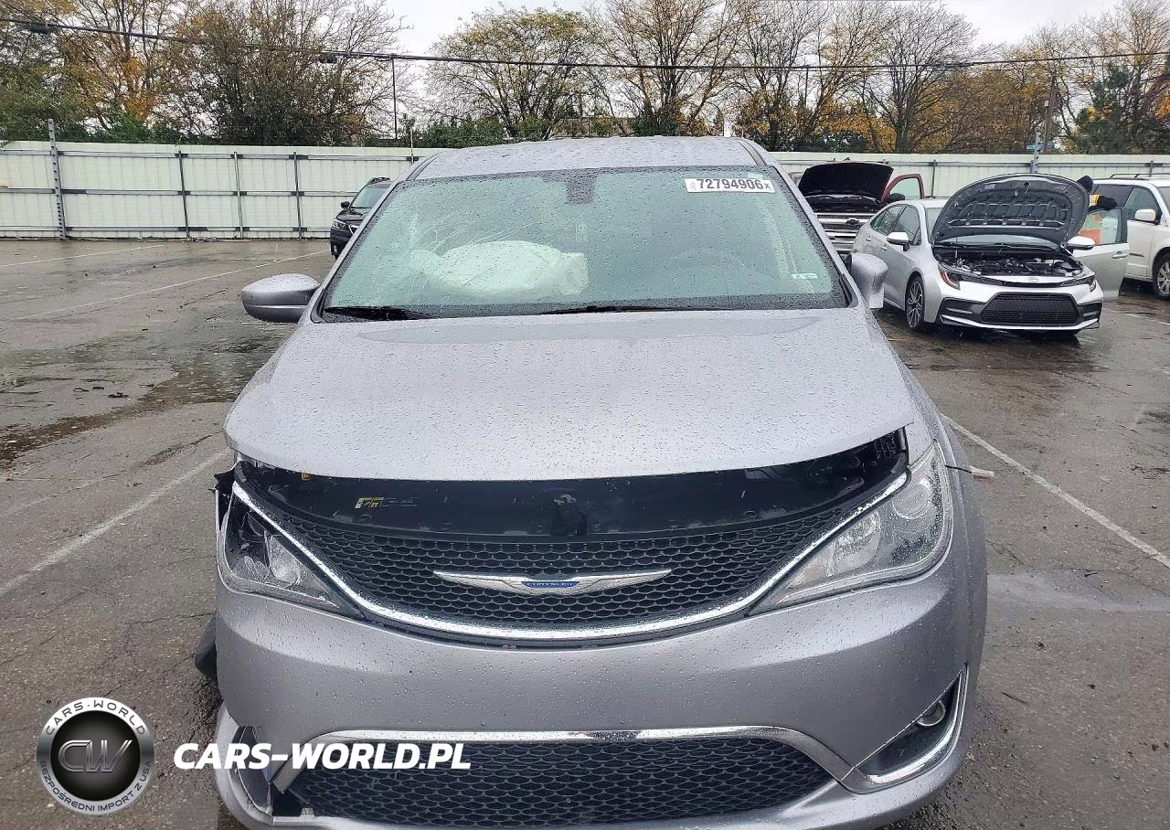 2018 Chrysler Pacifica Touring Plus VIN:2C4RC1FG9JR294062 - 5
