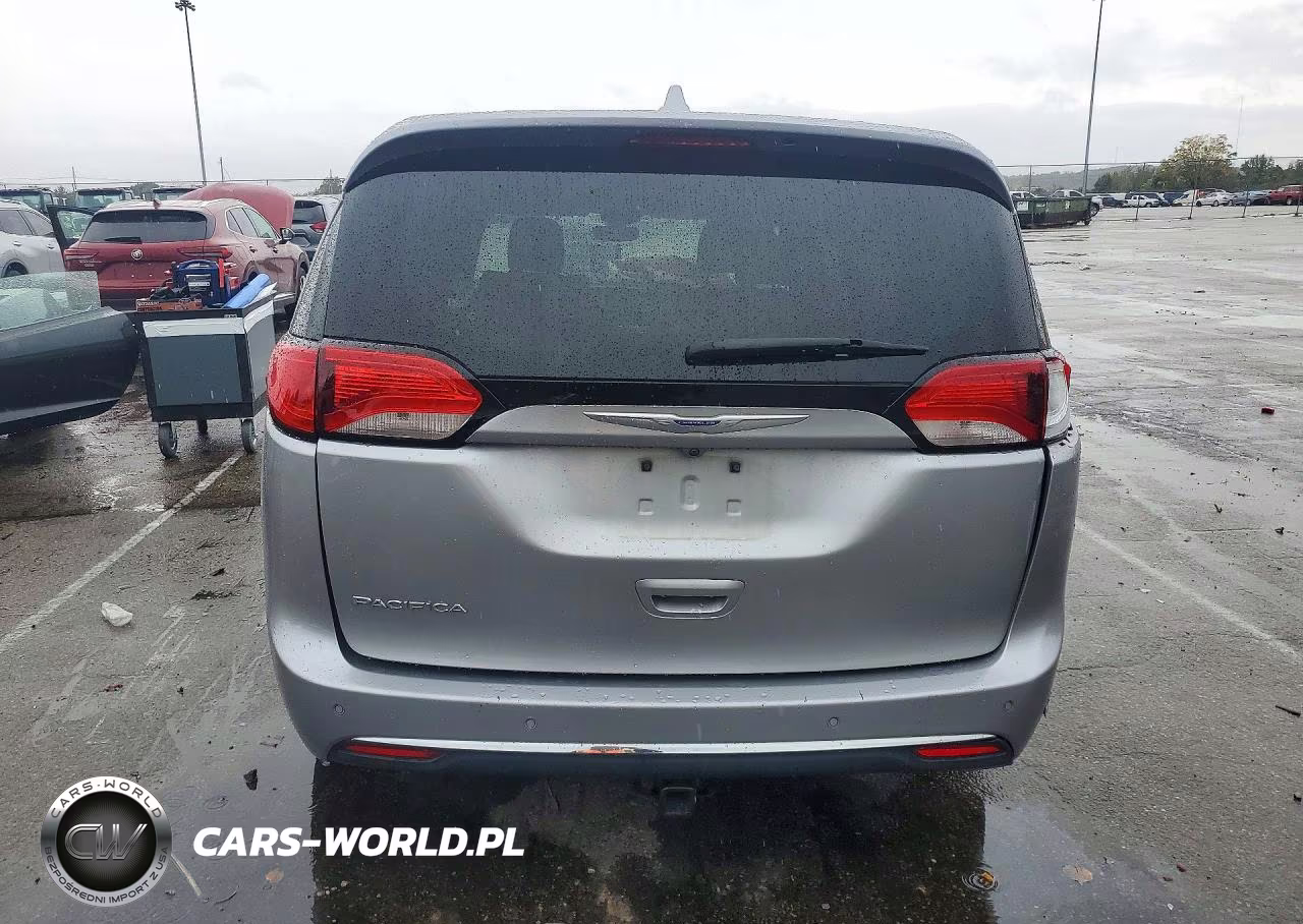 2018 Chrysler Pacifica Touring Plus VIN:2C4RC1FG9JR294062 - 6