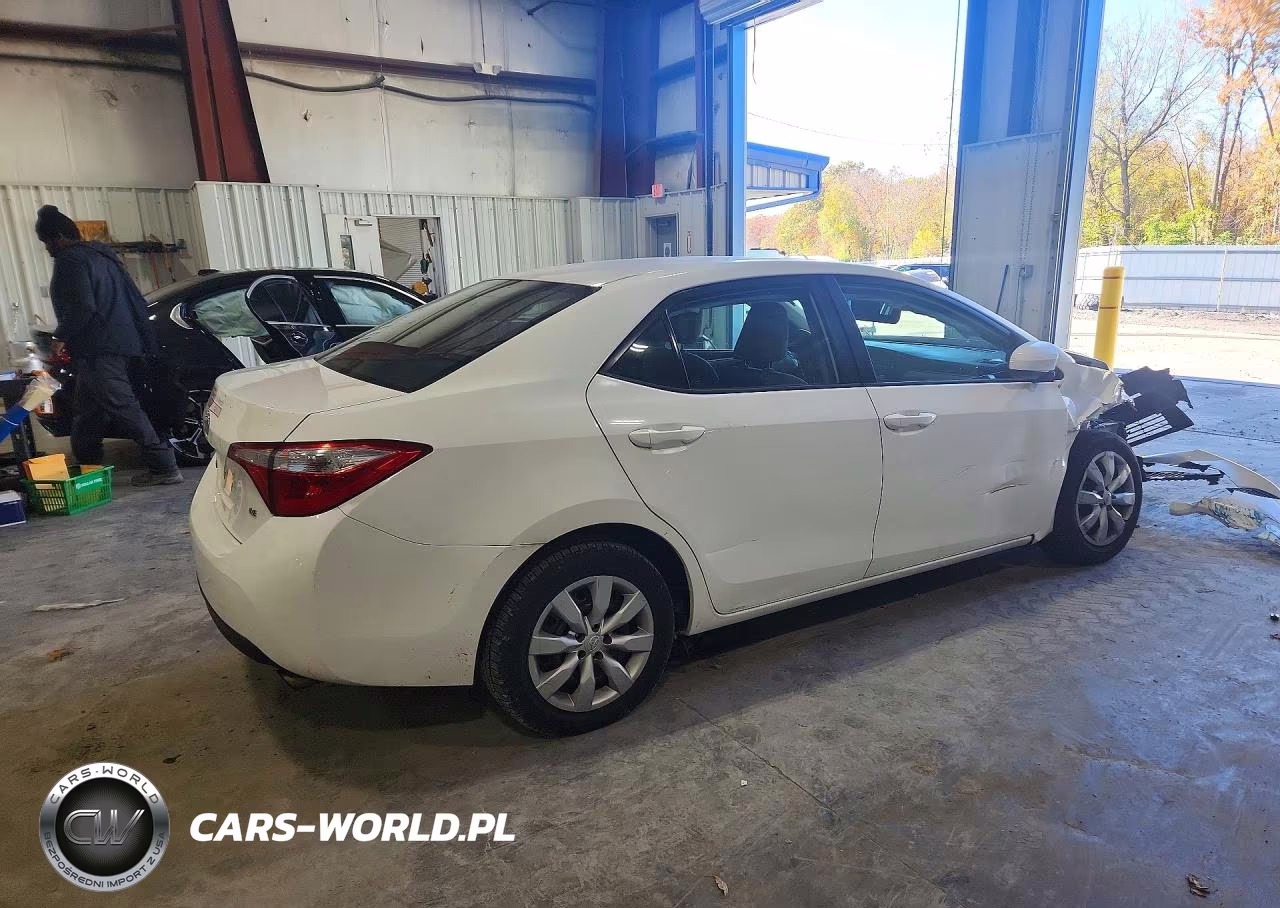 2015 Toyota Corolla Le VIN:2T1BURHE8FC372749 - 3