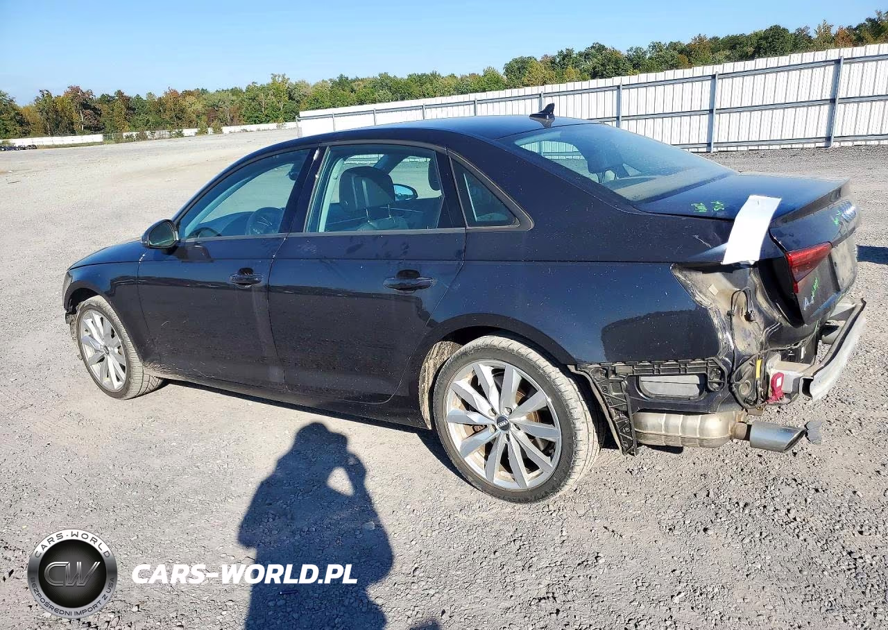 2017 Audi A4 Premium VIN:WAUANAF41HN007556 - 2