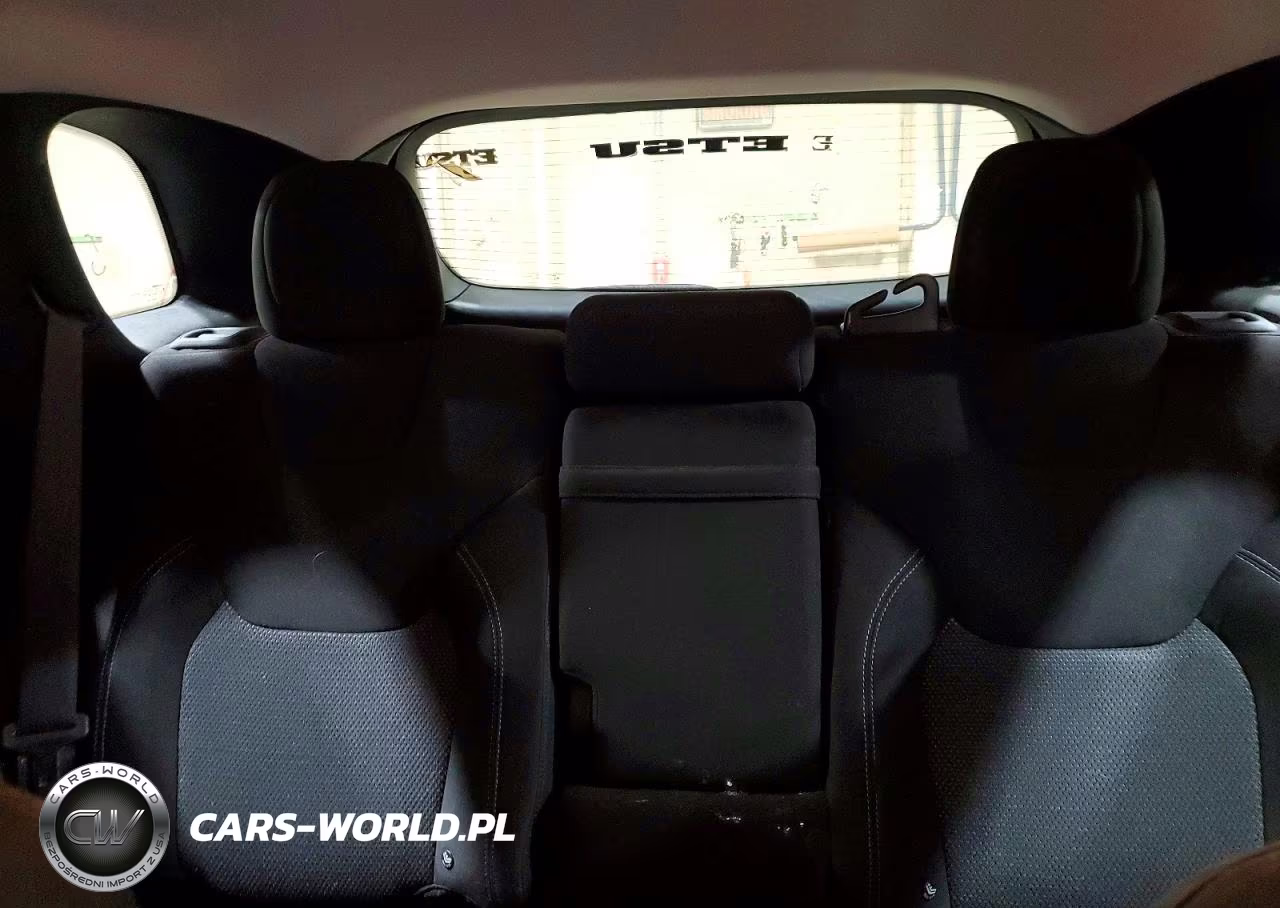 2019 Jeep Cherokee Latitude VIN:1C4PJLCB3KD160461 - 10