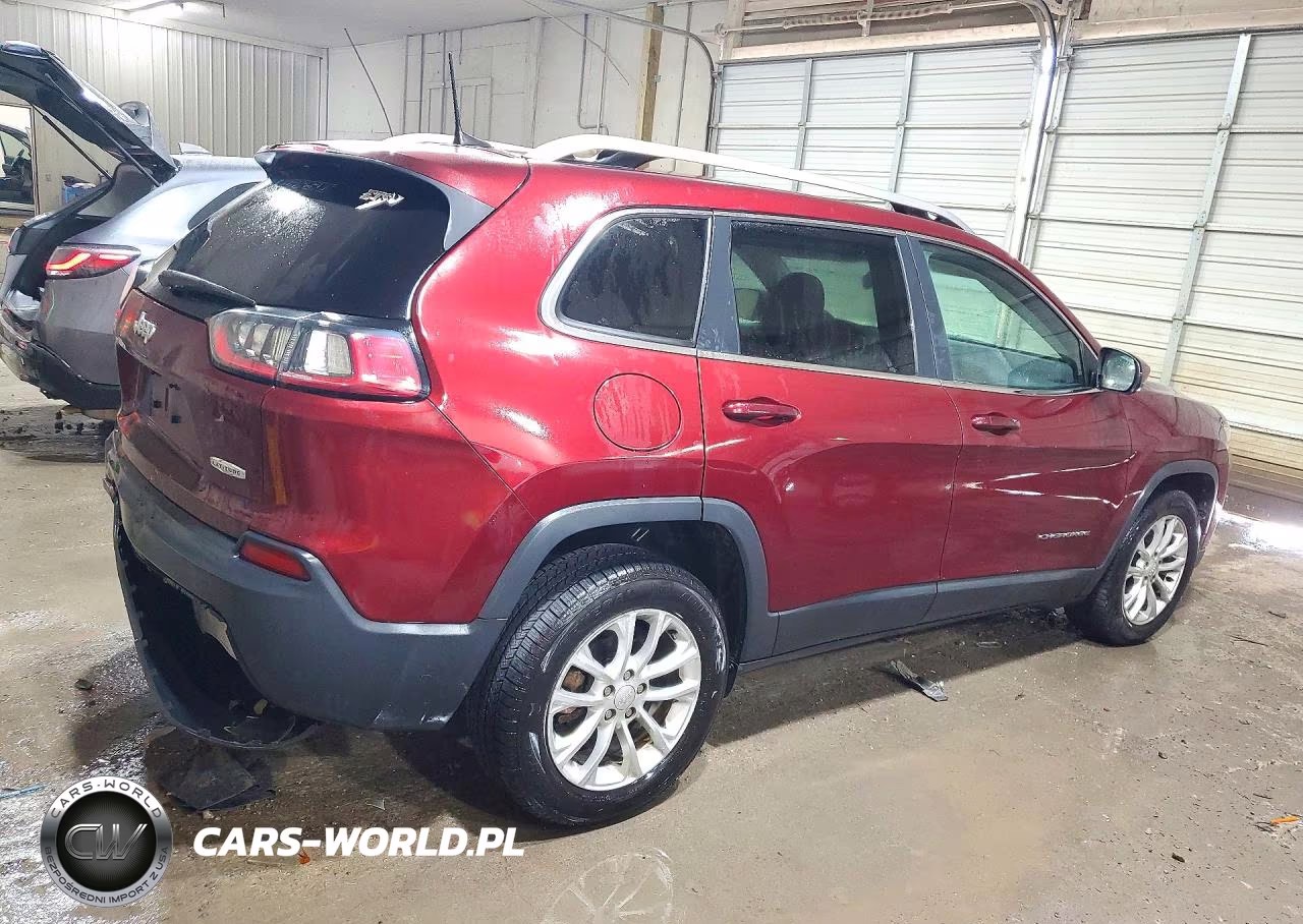 2019 Jeep Cherokee Latitude VIN:1C4PJLCB3KD160461 - 3