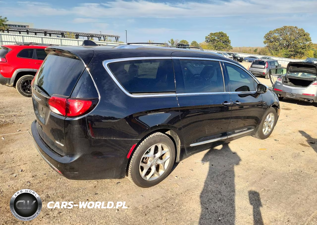2017 Chrysler Pacifica Limited VIN:2C4RC1GG0HR735165 - 3