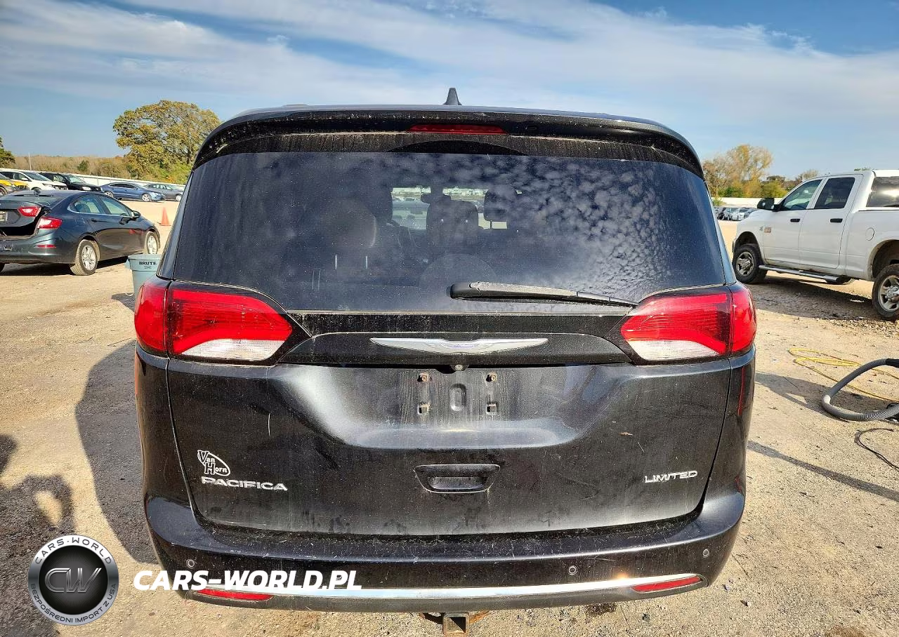 2017 Chrysler Pacifica Limited VIN:2C4RC1GG0HR735165 - 6