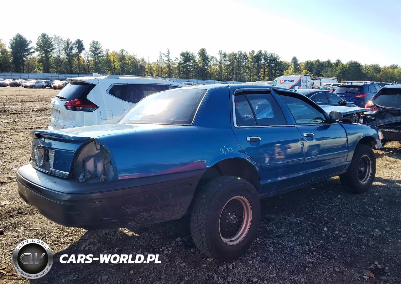 2001 Ford Crown Victoria Lx VIN:2FAFP74W91X147813 - 3
