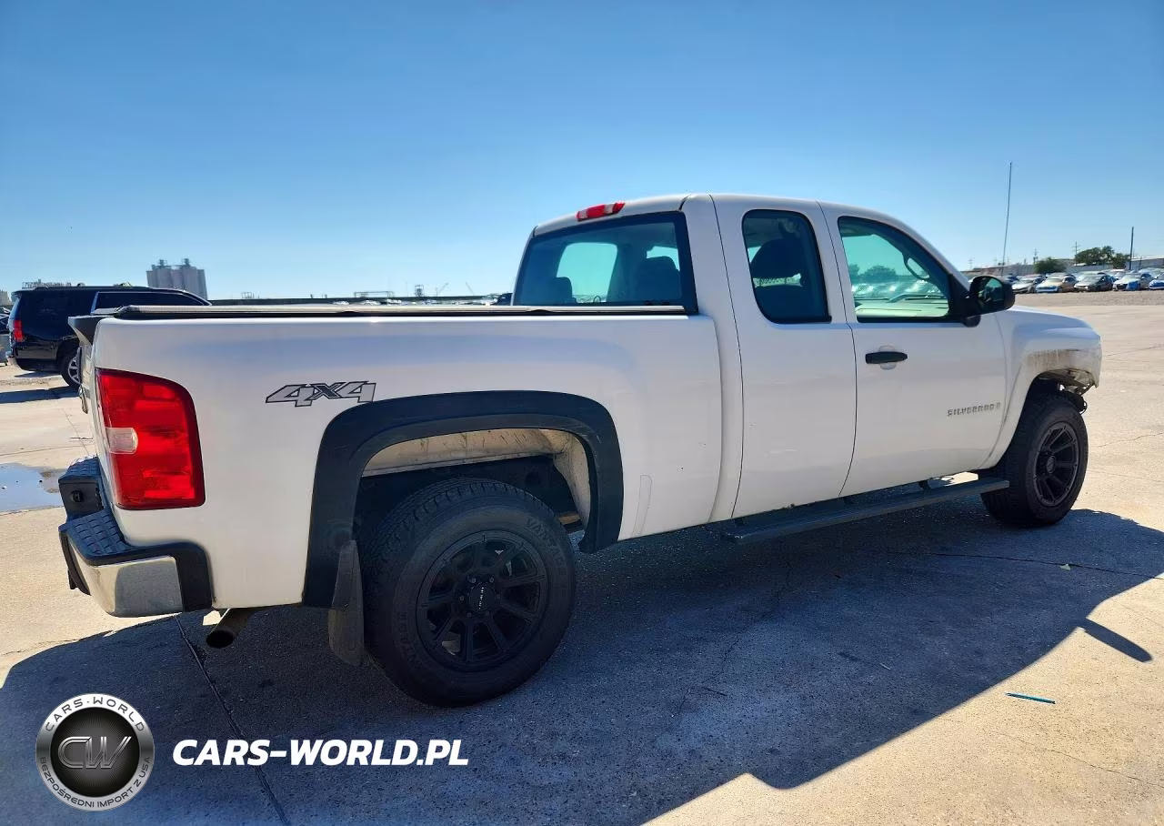 2008 Chevrolet Silverado K1500 VIN:1GCEK19008E181365 - 3