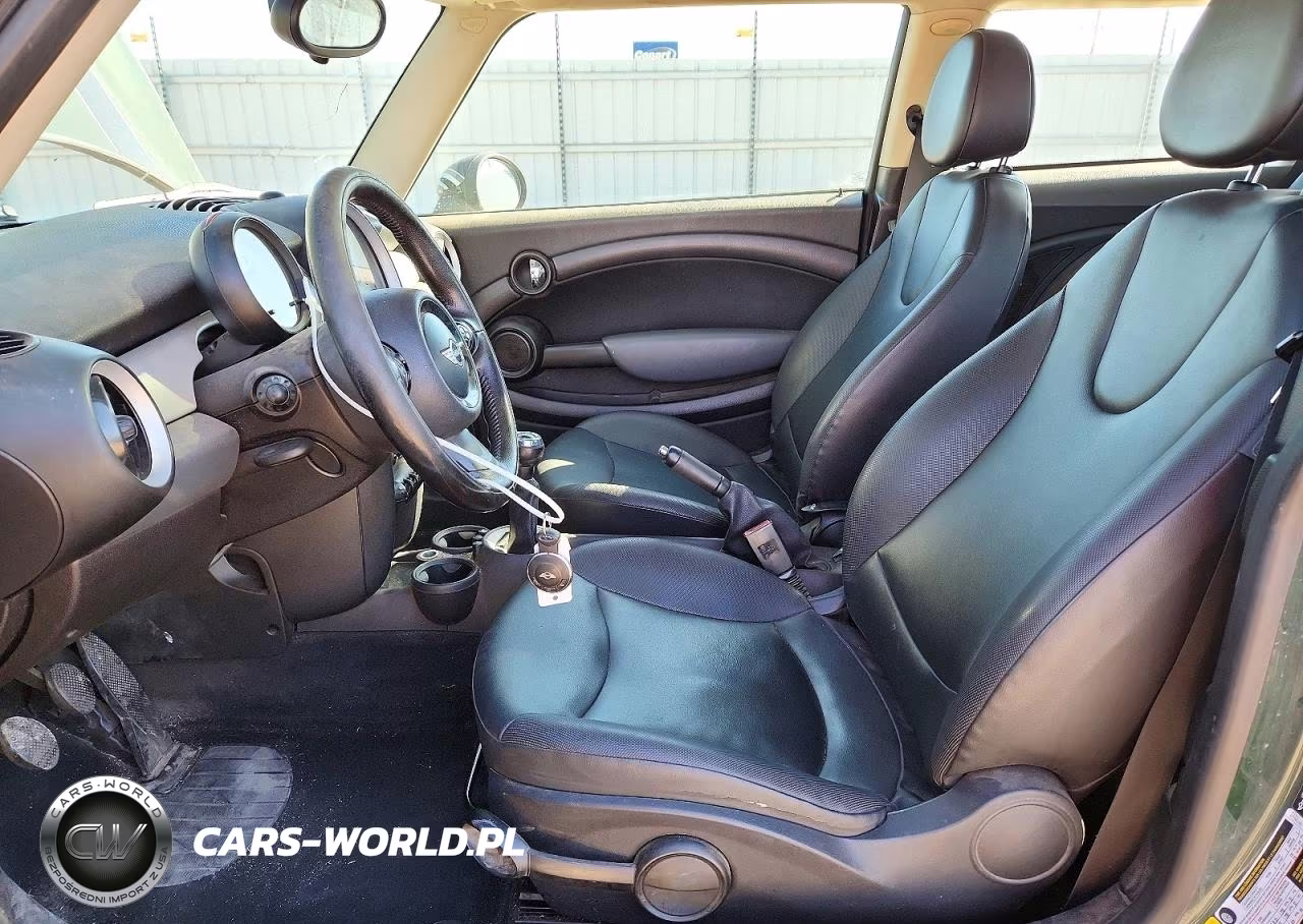 2011 Mini Cooper VIN:WMWSU3C5XBT182715 - 7