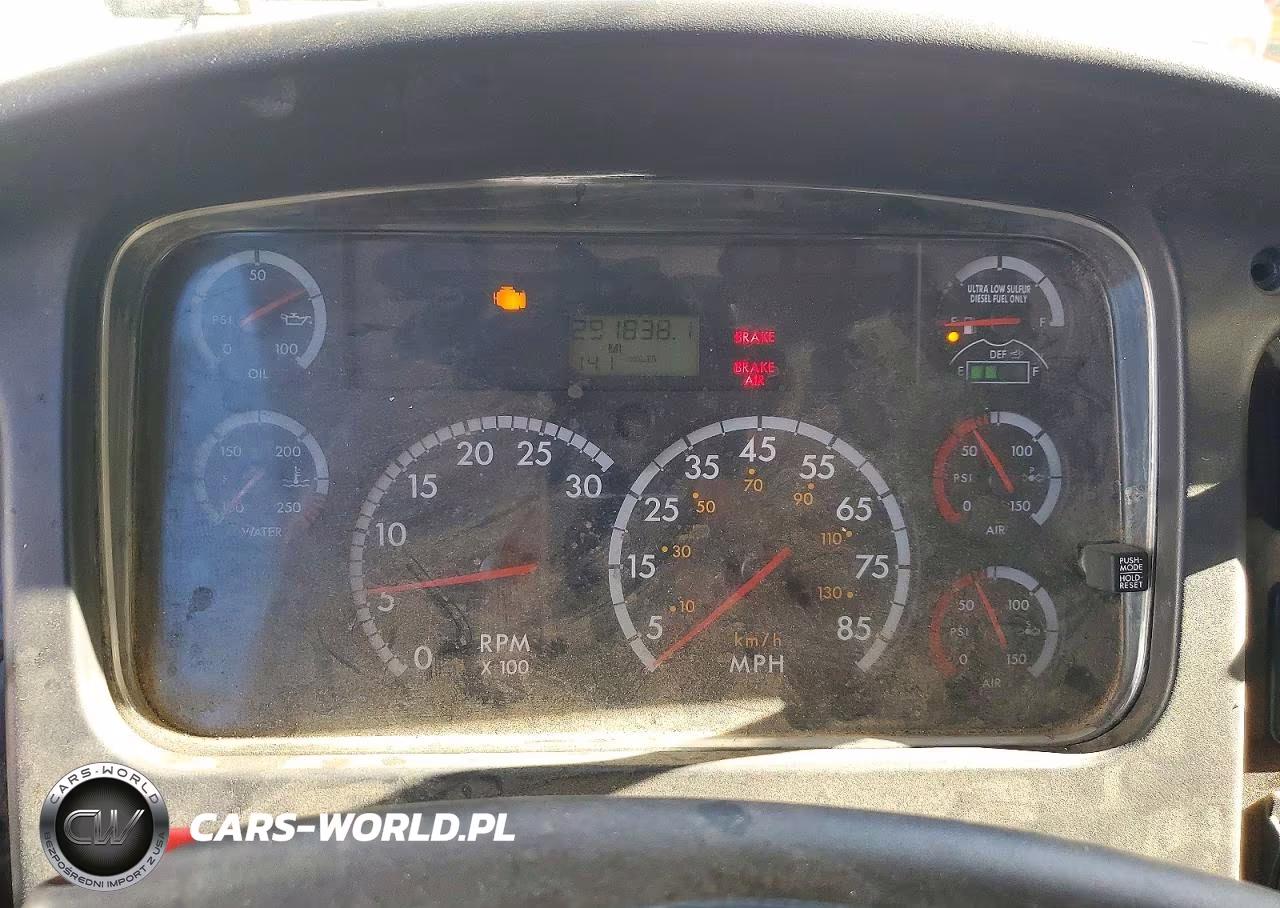 2014 Freightliner Business Class M2 Semi Truck VIN:1FUJC5DV4EHFV6802 - 9