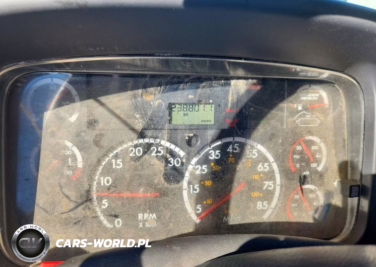 2015 Freightliner M2 106 Medium Duty VIN:1FVHCYCY0FHGT0743 - 9