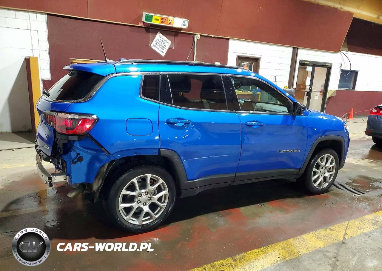 2023 Jeep Compass Latitude Lux VIN:3C4NJDFN1PT544937 - 3