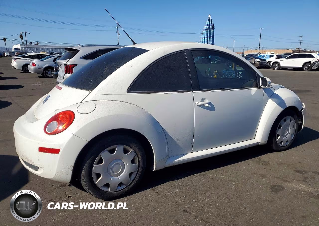 2010 Volkswagen New Beetle VIN:3VWPG3AG1AM011558 - 3