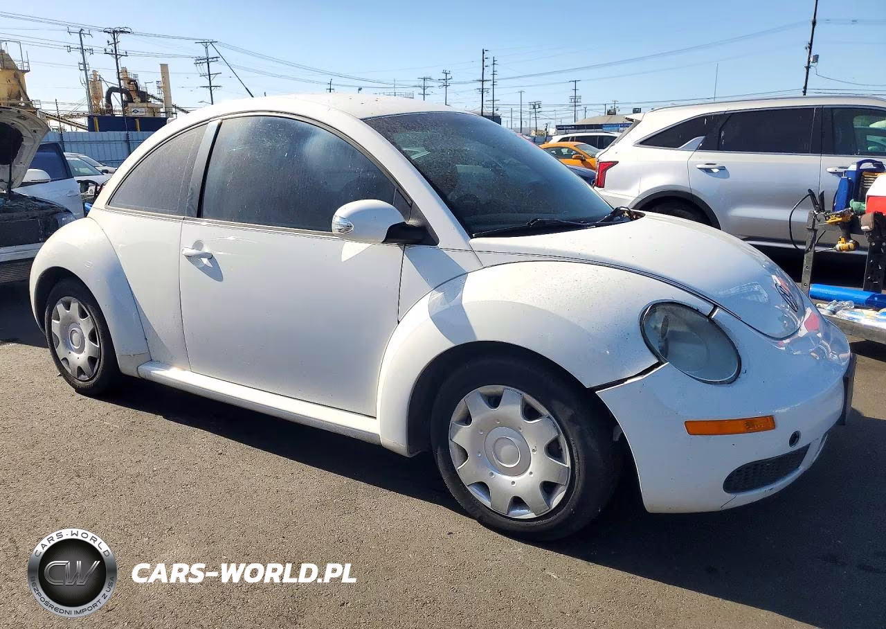 2010 Volkswagen New Beetle VIN:3VWPG3AG1AM011558 - 4