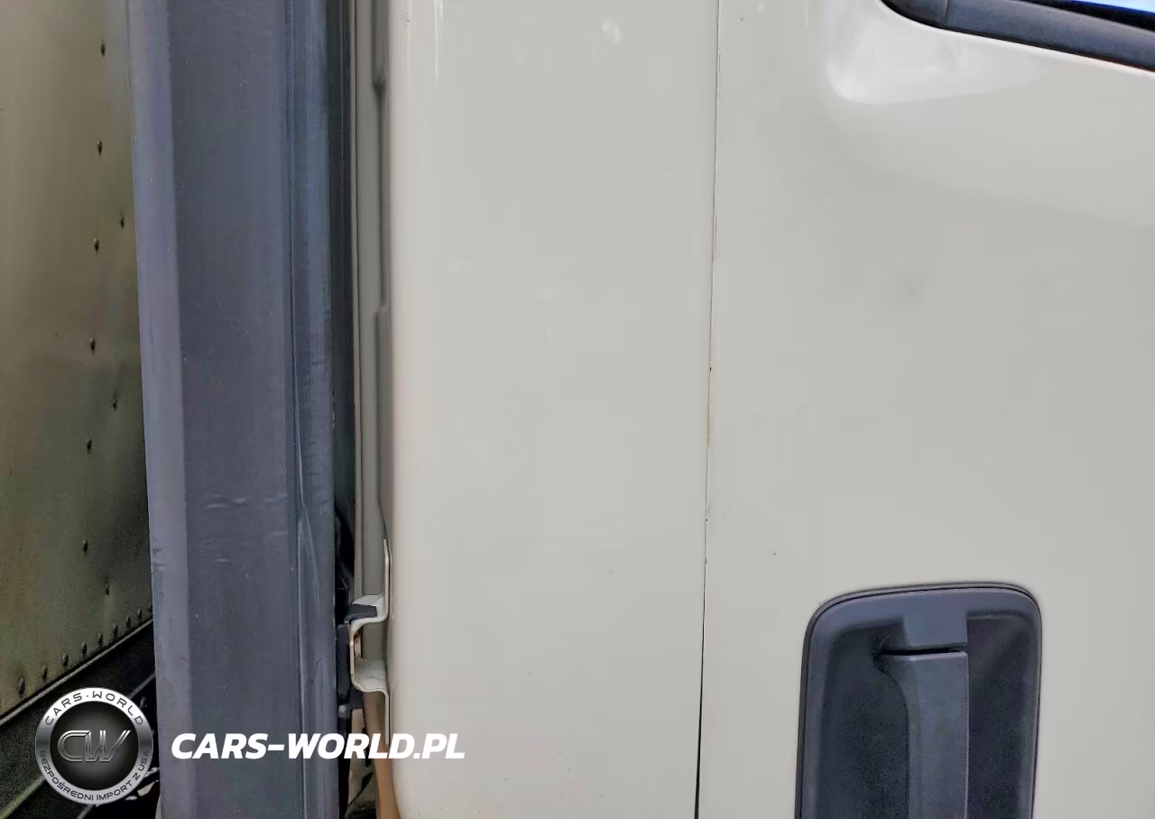 2018 Isuzu Npr Hd Refrigerated Box Truck VIN:54DC4W1BXJS803873 - 11