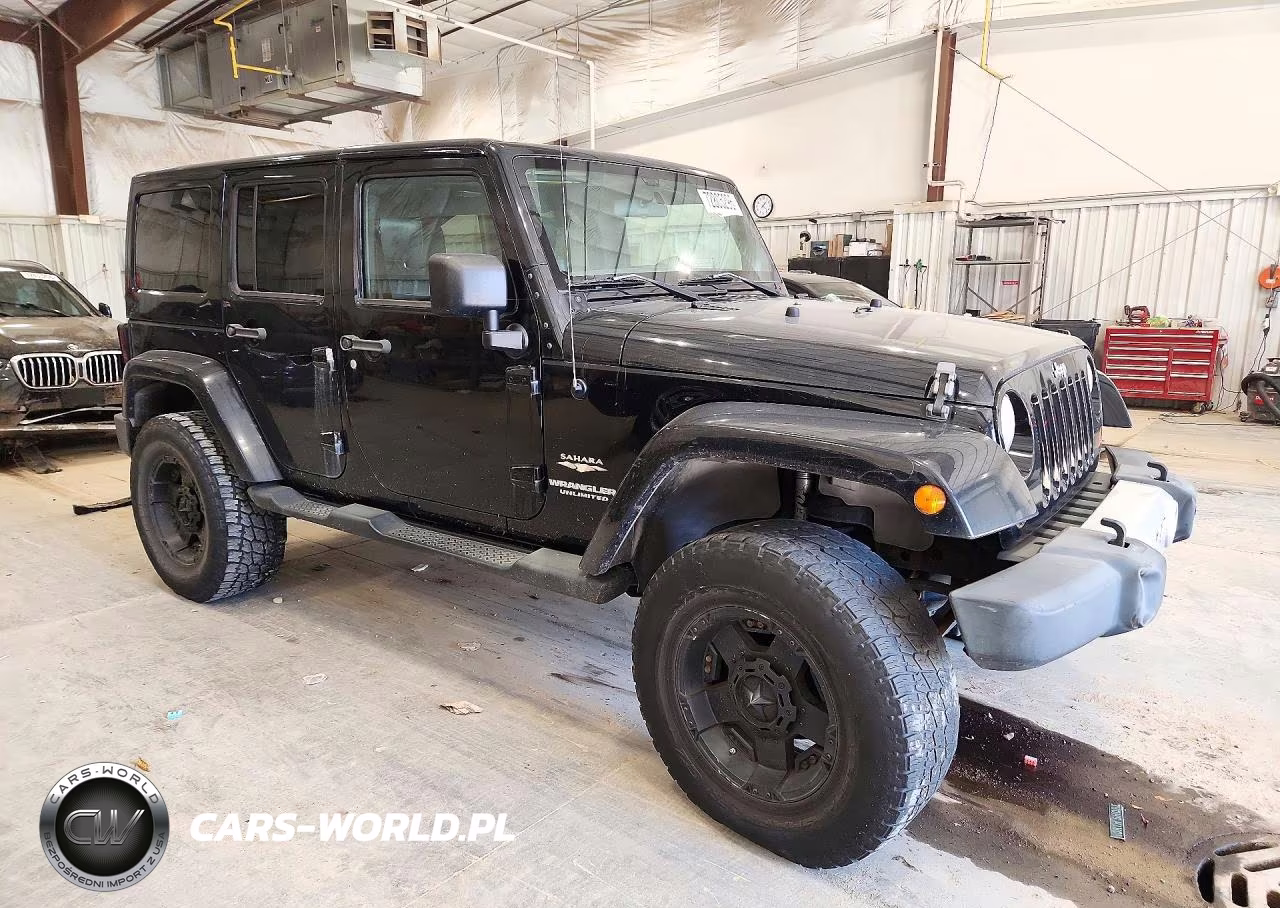 2012 Jeep Wrangler Unlimited Sahara VIN:1C4HJWEG4CL240891 - 4