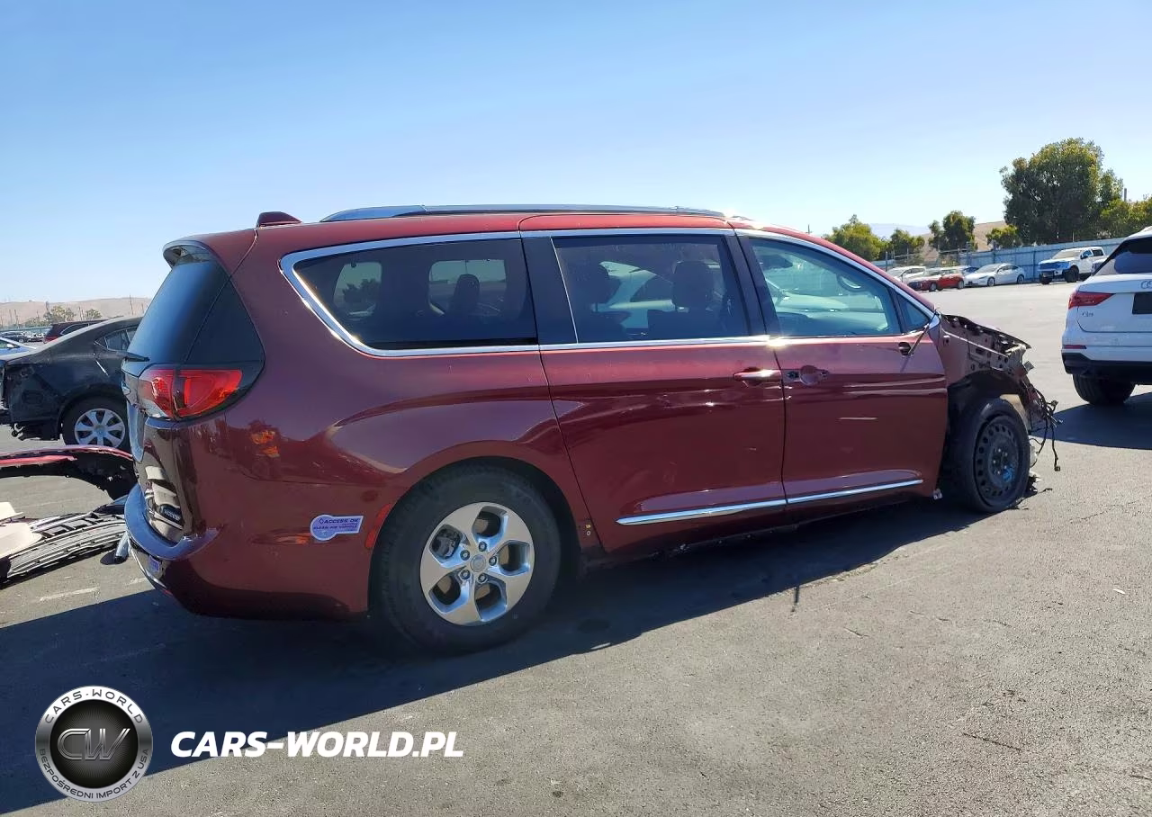 2018 Chrysler Pacifica Hybrid Limited VIN:2C4RC1N71JR230129 - 3