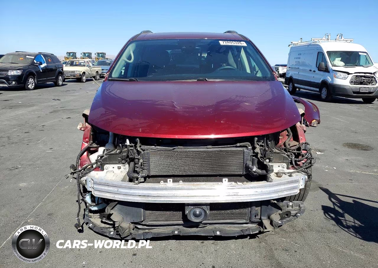 2018 Chrysler Pacifica Hybrid Limited VIN:2C4RC1N71JR230129 - 5