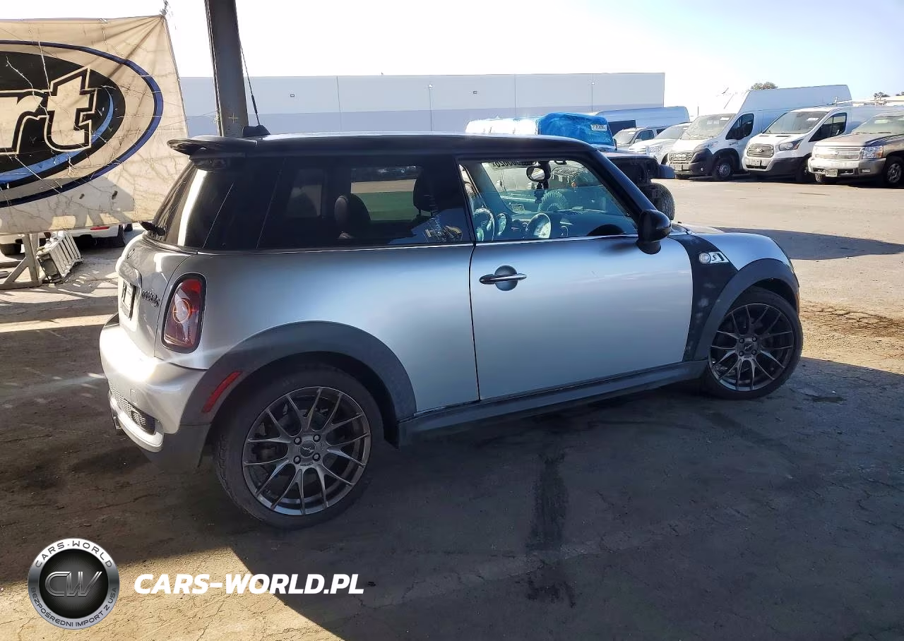 2009 Mini Cooper S VIN:WMWMF73579TX40962 - 3