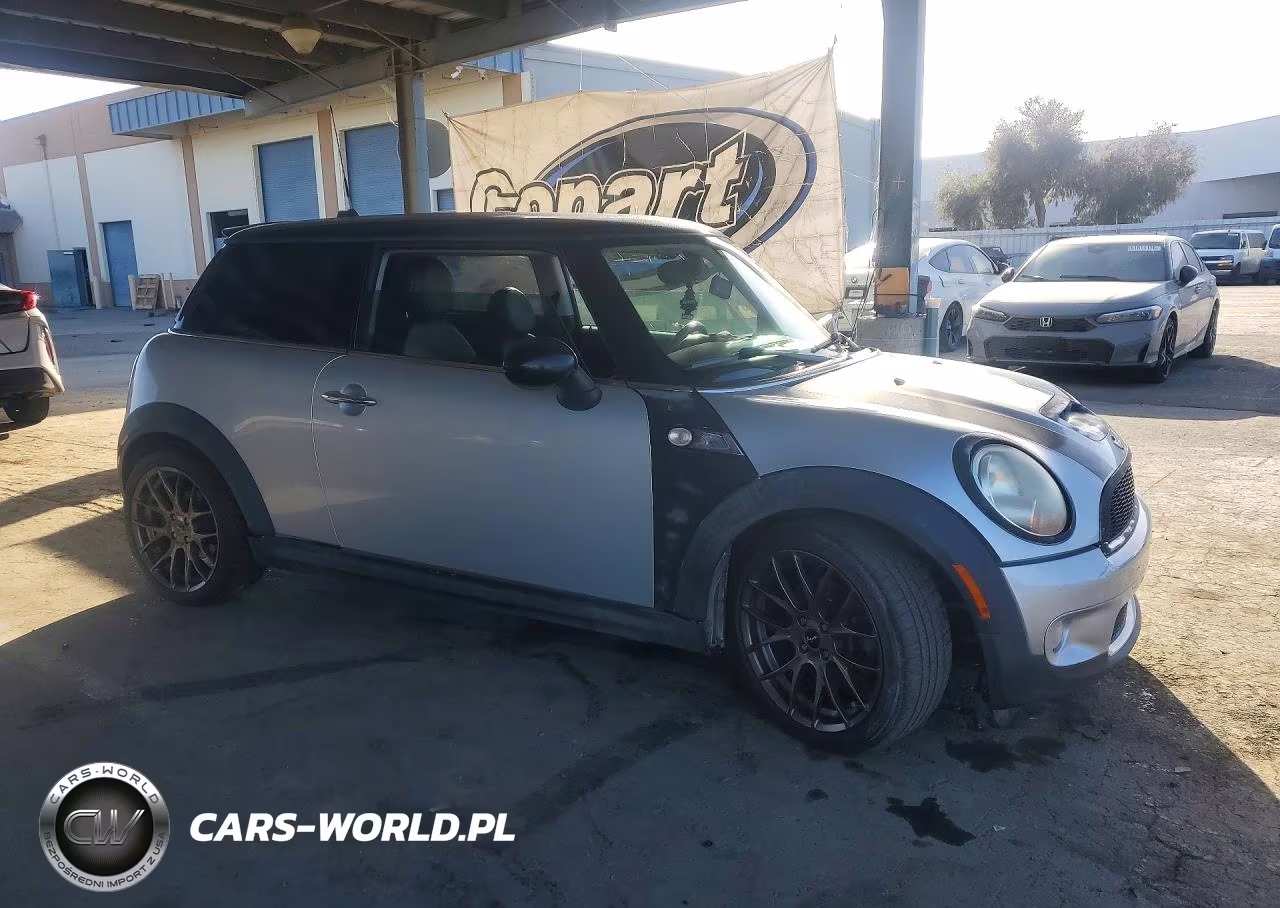 2009 Mini Cooper S VIN:WMWMF73579TX40962 - 4