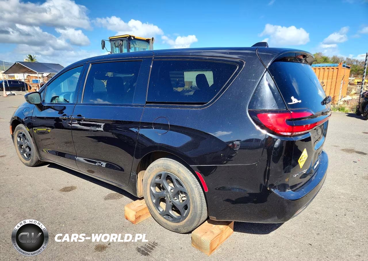 2022 Chrysler Pacifica Hybrid Touring L VIN:2C4RC1L7XNR214231 - 2