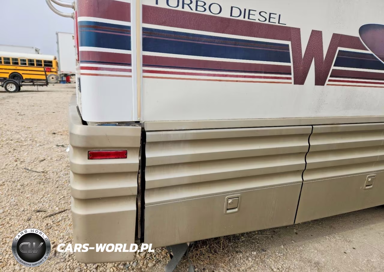 1999 Winnebago Cheiftain Recreational Vehicle VIN:4UZHXFBC7XCB57699 - 9