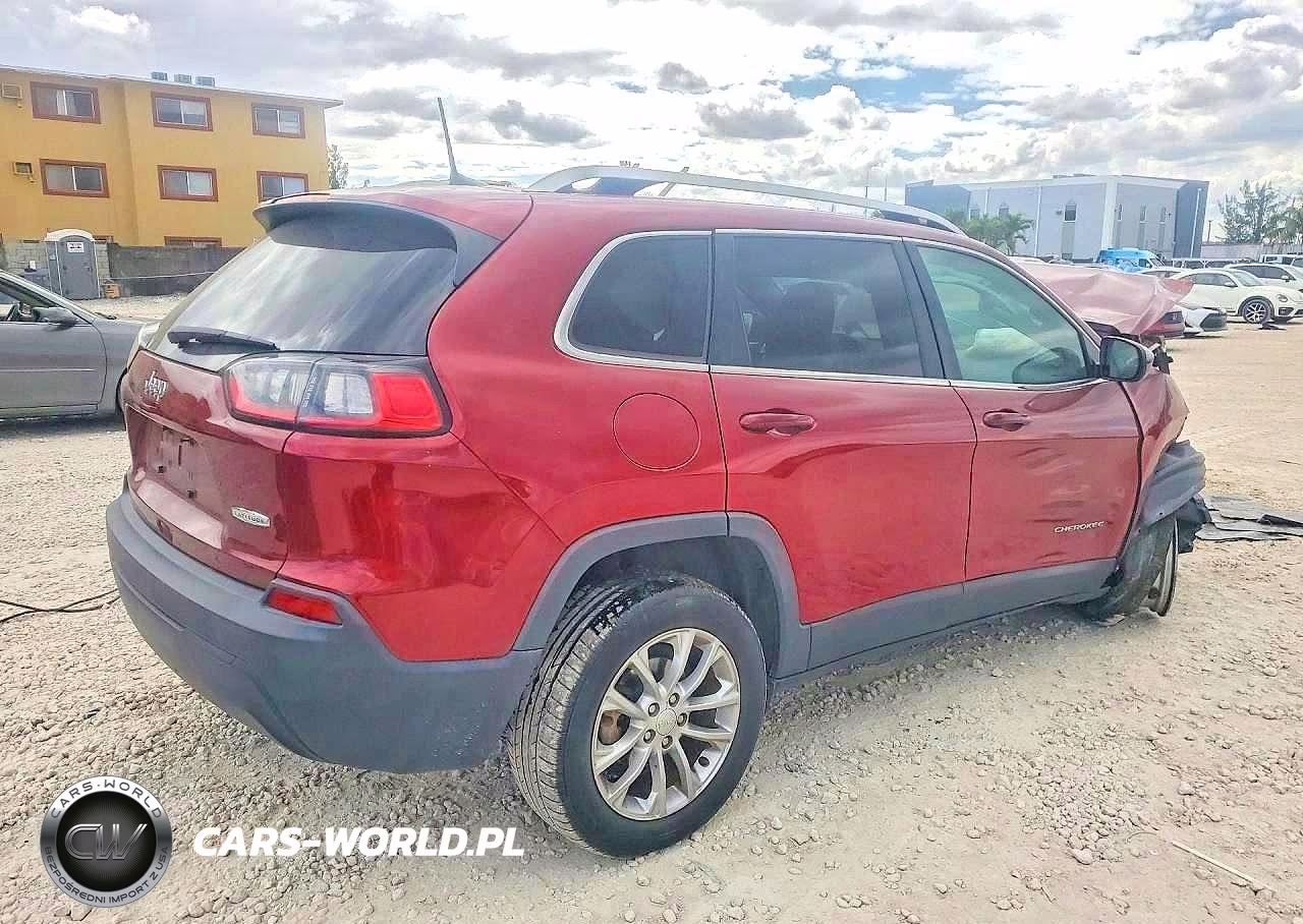 2019 Jeep Cherokee Latitude VIN:1C4PJLCBXKD160358 - 3