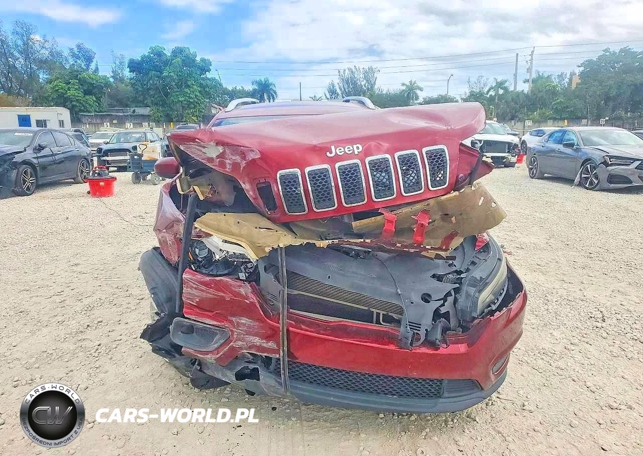 2019 Jeep Cherokee Latitude VIN:1C4PJLCBXKD160358 - 5