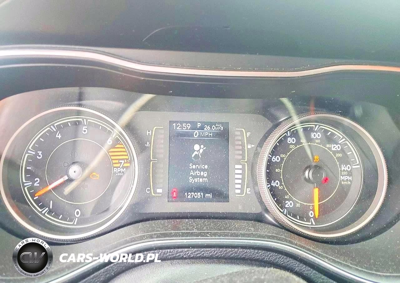 2019 Jeep Cherokee Latitude VIN:1C4PJLCBXKD160358 - 9