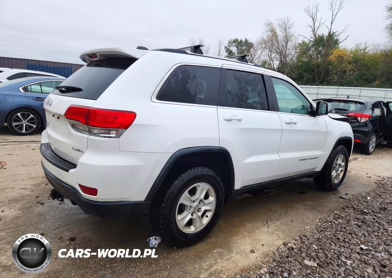 2016 Jeep Grand Cherokee Laredo VIN:1C4RJFAG6GC342063 - 3