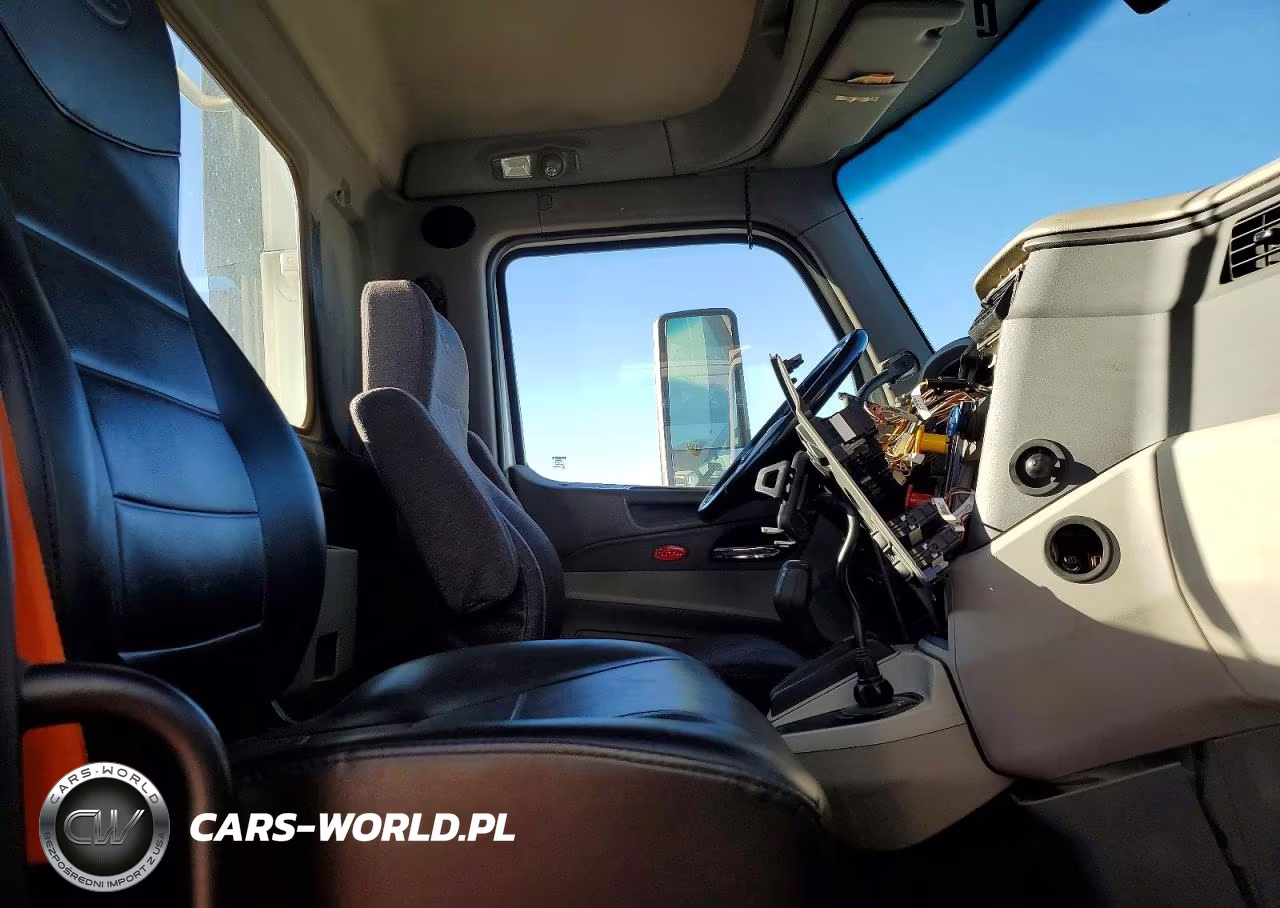 2018 Peterbilt 579 Semi Truck VIN:1XPBA48X1JD478032 - 5