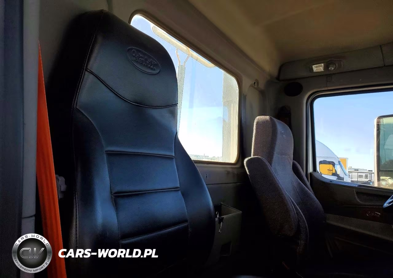 2018 Peterbilt 579 Semi Truck VIN:1XPBA48X1JD478032 - 6