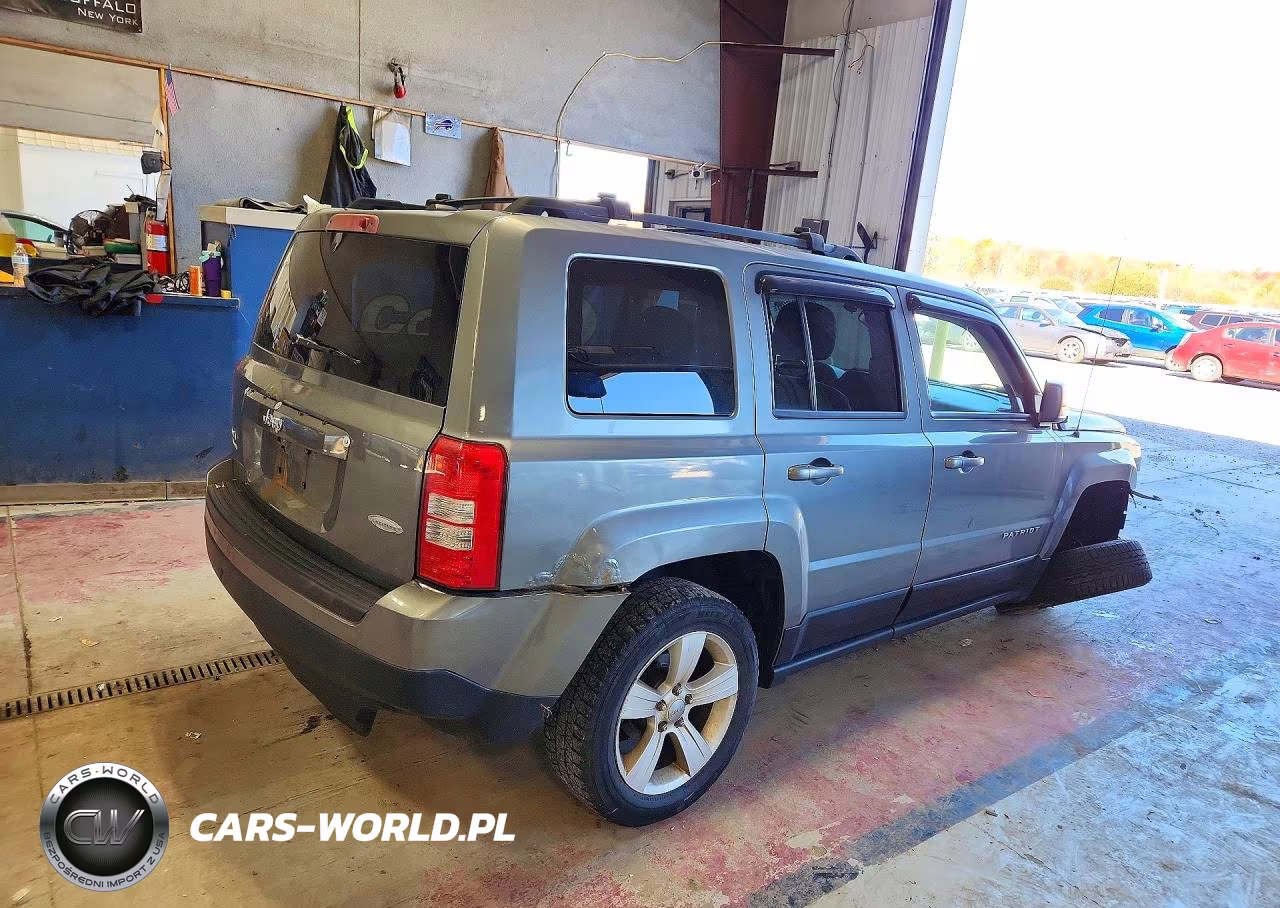 2012 Jeep Patriot Latitude VIN:1C4NJRFB1CD538512 - 3