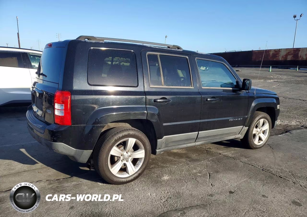 2013 Jeep Patriot Latitude VIN:1C4NJPFB2DD223126 - 3