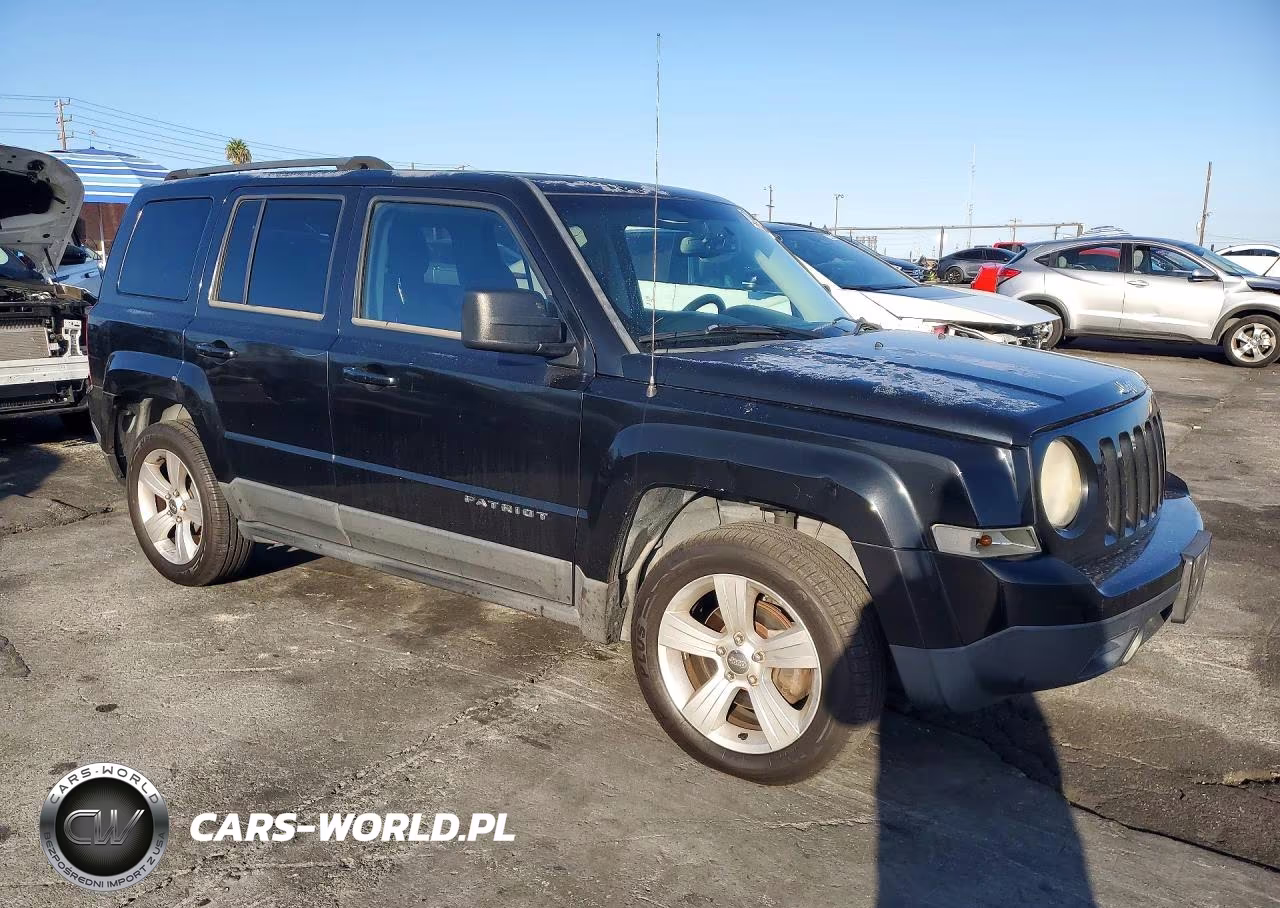 2013 Jeep Patriot Latitude VIN:1C4NJPFB2DD223126 - 4