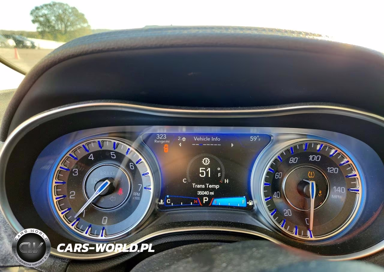 2018 Chrysler 300 Touring VIN:2C3CCARG2JH282122 - 9