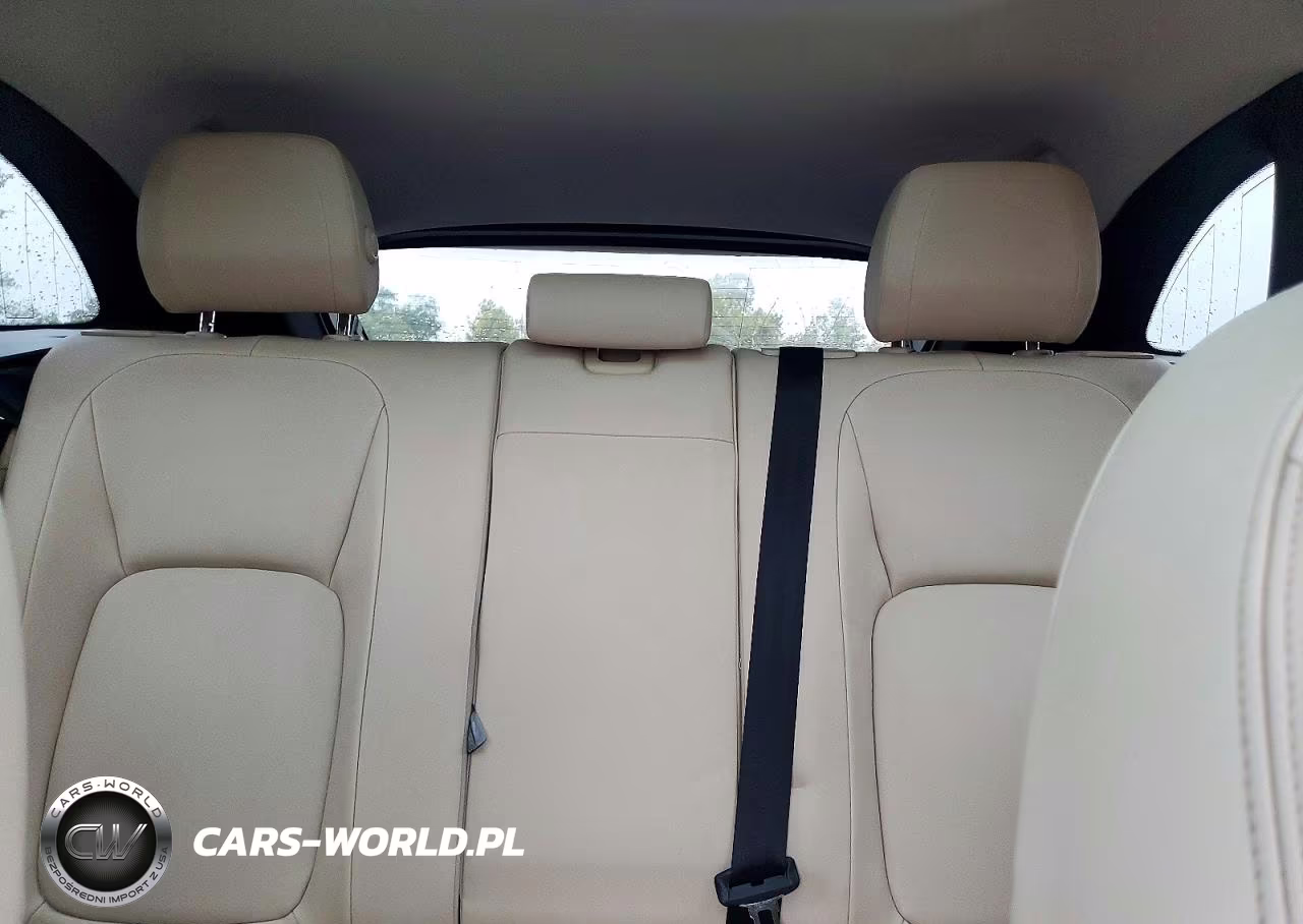 2018 Jaguar F-Pace Premium VIN:SADCJ2FX0JA325984 - 10
