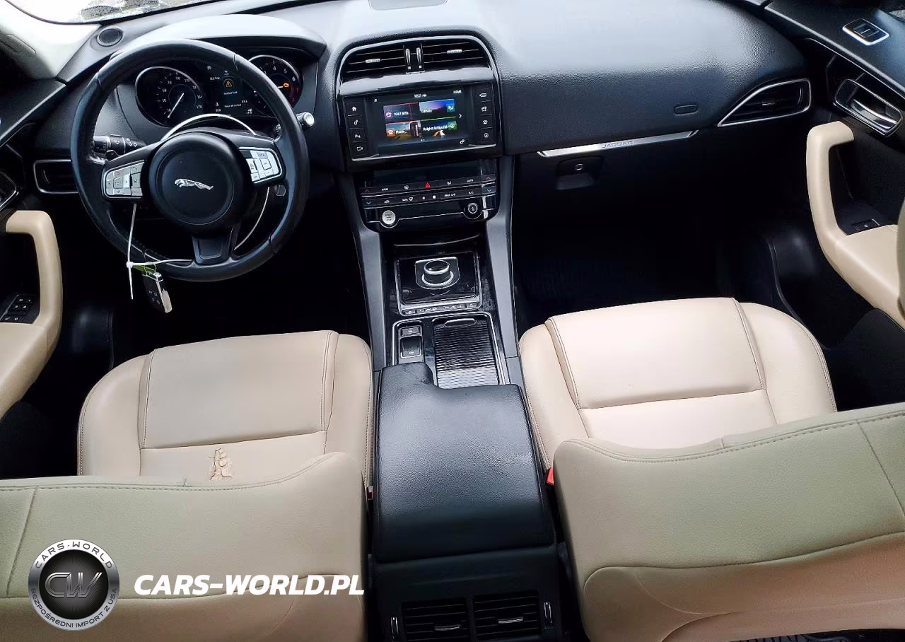 2018 Jaguar F-Pace Premium VIN:SADCJ2FX0JA325984 - 8