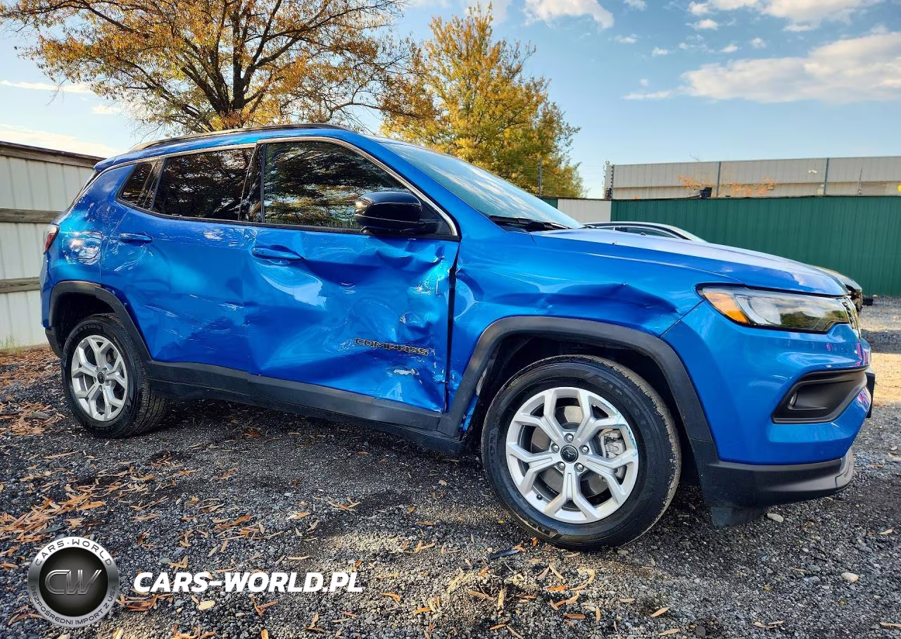 2025 Jeep Compass Latitude VIN:3C4NJDBN1ST600874 - 4