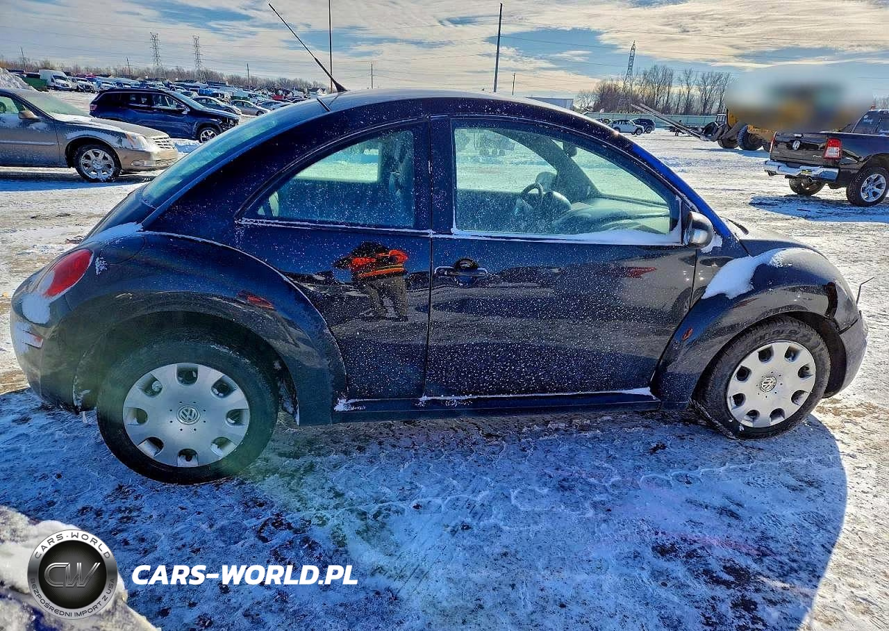 2010 Volkswagen New Beetle VIN:3VWPG3AG3AM007558 - 3