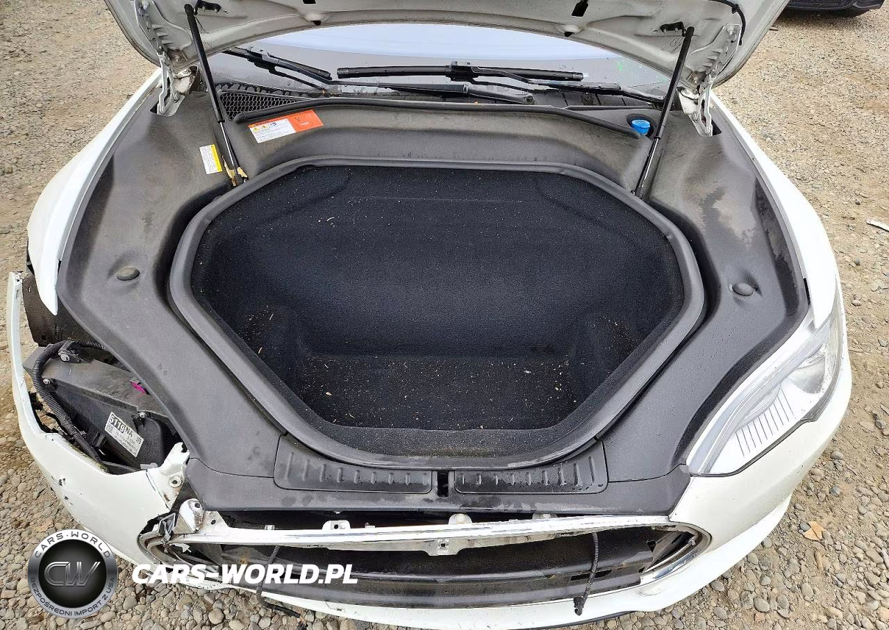 2015 Tesla Model S VIN:5YJSA1E2XFF118329 - 11