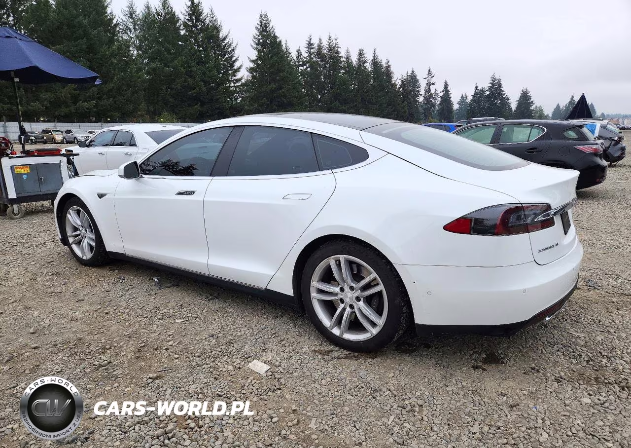 2015 Tesla Model S VIN:5YJSA1E2XFF118329 - 2