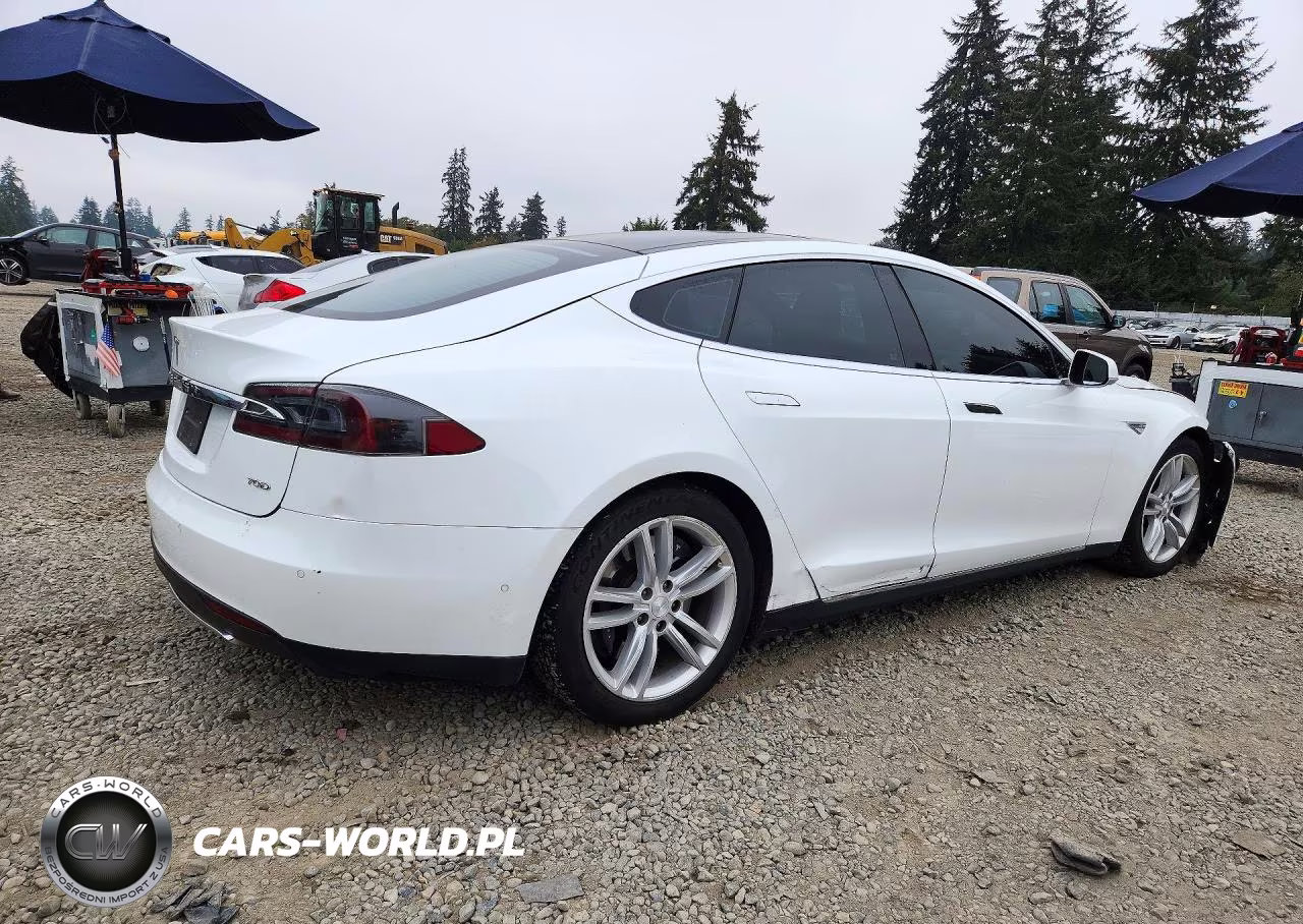 2015 Tesla Model S VIN:5YJSA1E2XFF118329 - 3
