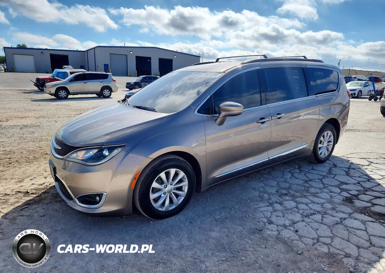 2017 Chrysler Pacifica Touring L VIN:2C4RC1BG5HR683135 - 1